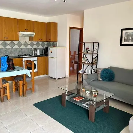 Bright One Bedroom In Area *