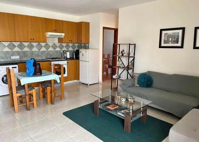 Bright One Bedroom In Area *