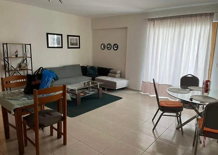 Apartmán Bright One Bedroom In Area